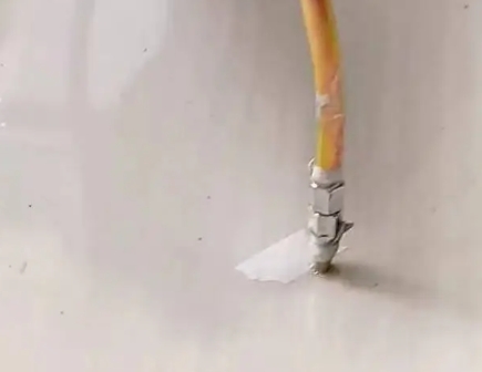 平阳瓷砖空鼓维修公司专业解答在瓷砖铺贴过程中，如果使用的砂料过粗（如全部使用了粗砂），可能会导致以下问题